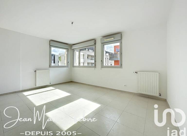 Appartement à vendre 175 000 € 2 pièces 1<br/>chambre 47 m²<br/>superficie 2/3<br/>étage Centre Meyzieu 69330