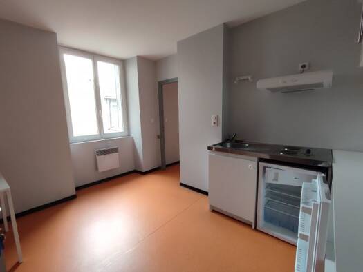 Appartement à louer 365 € 2 pièces 1 chambre 28 m² RDC Nord Ouest Égletons 19300