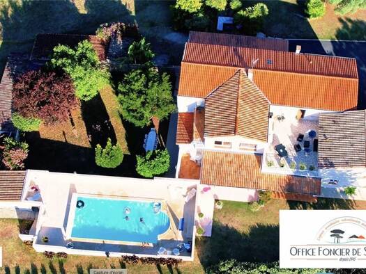 Immeuble à vendre 696 600 € 375 m² Saint-Augustin 17570
