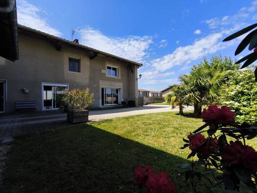 Maison à vendre 359 000 € 5 pièces 3 chambres 796 m² de terrain Garnerans 01140