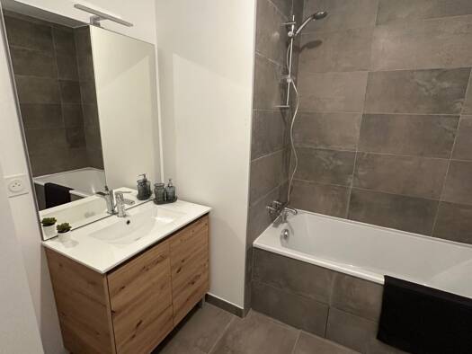 Duplex à vendre - neuf 390 000 € 4 pièces 3 chambres 90 m² Bayard Gap 05000