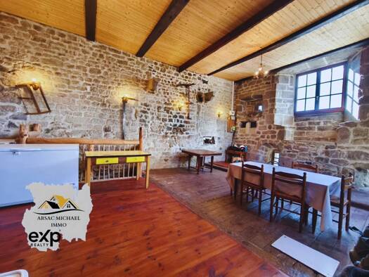 Maison à vendre 132 000 € 8 pièces 3 chambres 215 m² Pradelles 43420