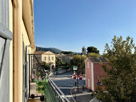 Appartement à vendre 212 000 € 3 pièces 2 chambres 44,5 m² RDC Le Rouret 06650