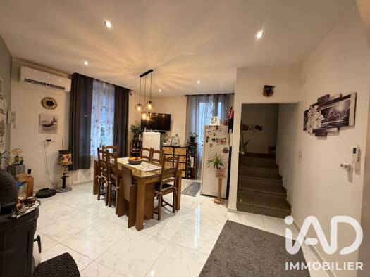 Maison à vendre 212 000 € 4 pièces 3 chambres 77 m² Centre Le Luc 83340