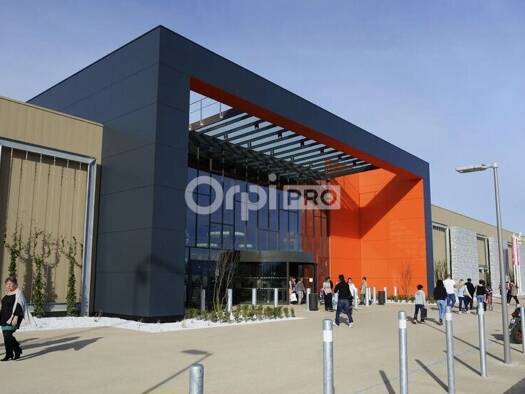 Local commercial à louer 2 614 € 123 m² de surface de vente Estancarbon 31800