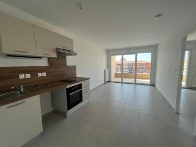 Appartement à louer 630 € 2 pièces 1 chambre 37,5 m² Étage 3/1 Sud Ouest Lieudit la Sorguette 84170