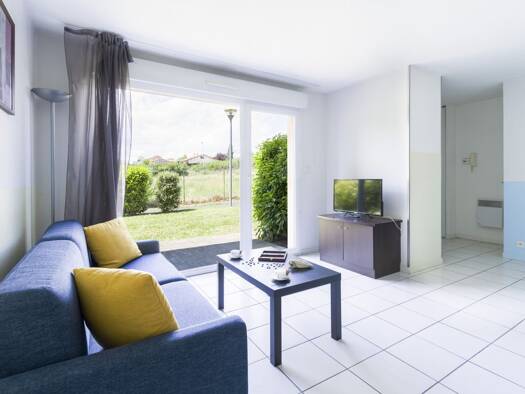 Appartement à louer 1 950 € 3 pièces 2 chambres 53 m² RDC Gerzat 63360