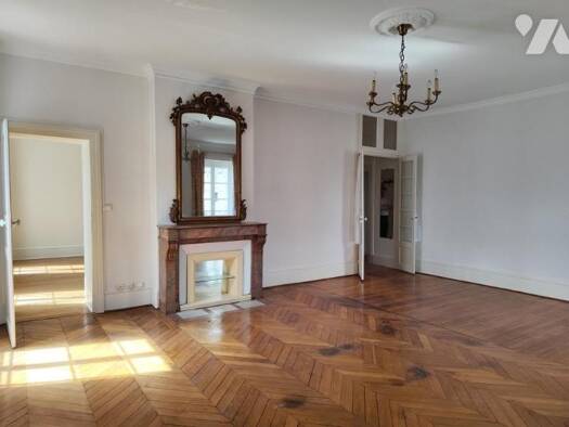 Appartement à louer 805 € 3 pièces 2 chambres 101 m² 1er étage Montargis 45200