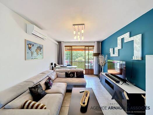 Appartement à vendre 376 000 € 3 pièces 2 chambres 70,6 m² Étage 3/3 Village-Cagueloup-Gueissard Saint-Cyr-sur-Mer 83270