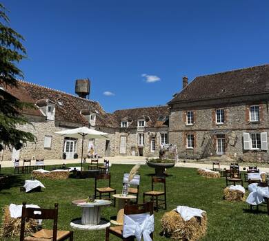 Ferme à vendre 2 750 000 € 30 pièces 20 chambres 1 700 m² 27 000 m² de terrain Mormant 77720
