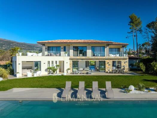 Villa à louer - Première occupation 12 000 € 7 pièces 5 chambres 275,9 m² 2 430 m² de terrain Nord Roquefort-les-Pins 06330