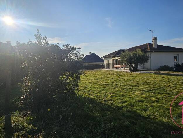 Maison de plain-pied à vendre 315 000 € 5 pièces 3 chambres 98 m² 1 026 m² de terrain Morlaàs 64160