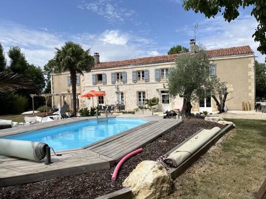 Maison à vendre 649 000 € 9 pièces 5 chambres 350 m² 3 693 m² de terrain Quartier Nord Niort 79000