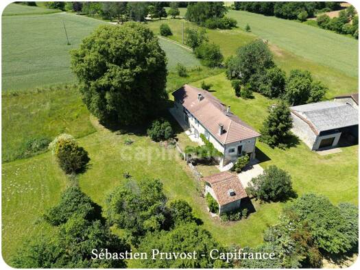 Maison à vendre 339 000 € 6 pièces 4 chambres 211 m² 4 332 m² de terrain Champagnac-de-Belair 24530