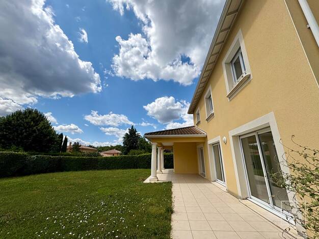 Maison à louer 3 300 € 7 pièces 5 chambres 215 m² 1 377 m² de terrain Francheville le Haut-Bruissin Francheville 69340