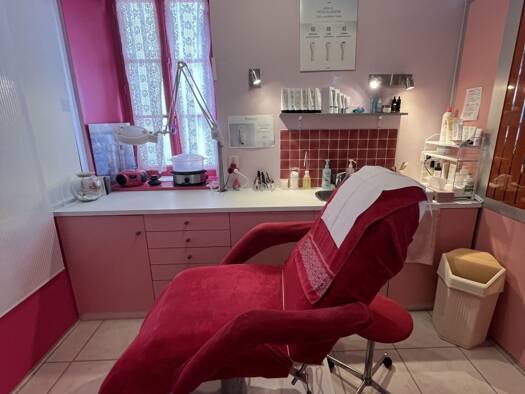 Institut de beauté à vendre Fonds de commerce 35 500 € 66 m² de surface de vente Sud Cognin 73160