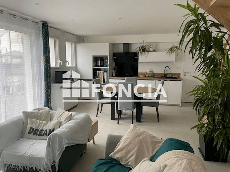 Maison à louer, 75m², KERLAZ