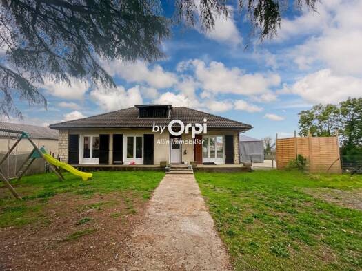 Immeuble à vendre 204 000 € 113 m² Quinssaines 03380