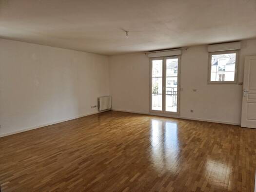 Appartement à louer 995 € 3 pièces 2 chambres 102 m² Étage 2/4 Le Grand Clos Montargis 45200