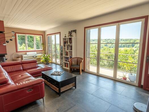 Maison à vendre 549 000 € 8 pièces 3 chambres 133 m² 857 m² de terrain Chateaufort 78117