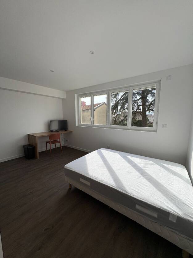 Appartement à louer 495 € 1 pièce 17 m² Dernier étage, Étage 2/2 Grand Charran-Faventines Valence 26000