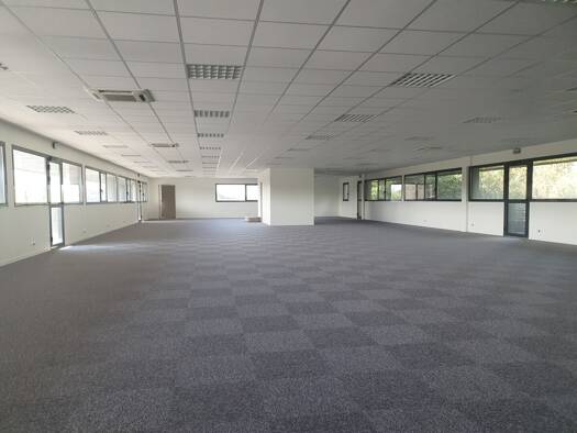 Espace bureau à louer 4 933 € 500 m² de bureaux La Mézière 35520