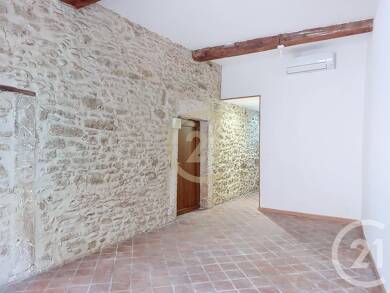 Appartement à louer 775 € 4 pièces 3 chambres 124,5 m² 1er étage Domazan 30390