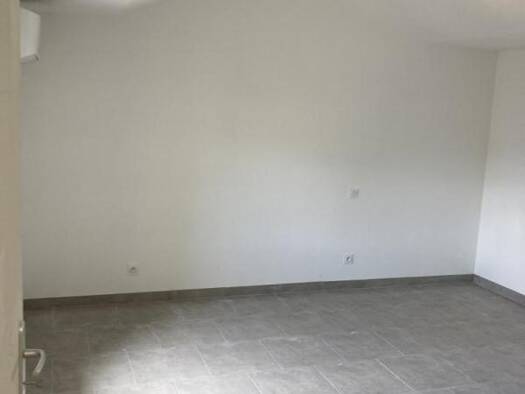 Appartement à louer 850 € 4 pièces 3 chambres 100 m² Salindres 30340