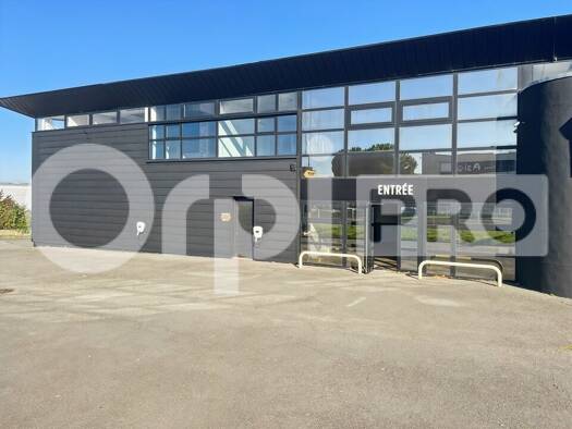 Local commercial à louer 5 000 € 442 m² de surface de vente Zone Activité Aytré 17440
