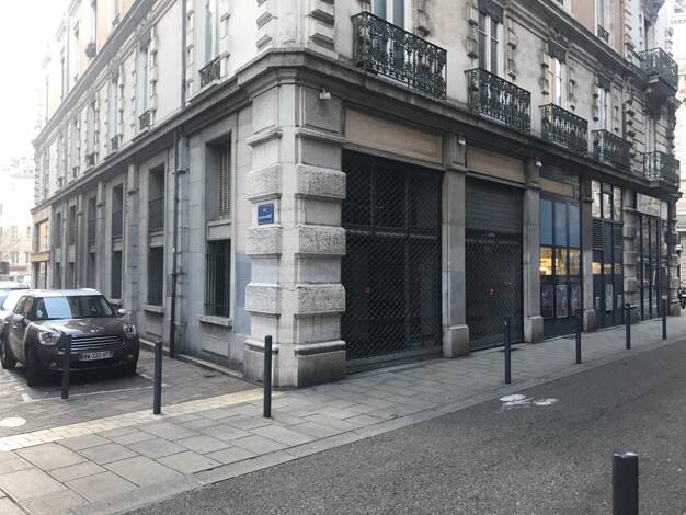Local commercial à louer 1 360 € 86,4 m² de surface de vente Grenoble 38000