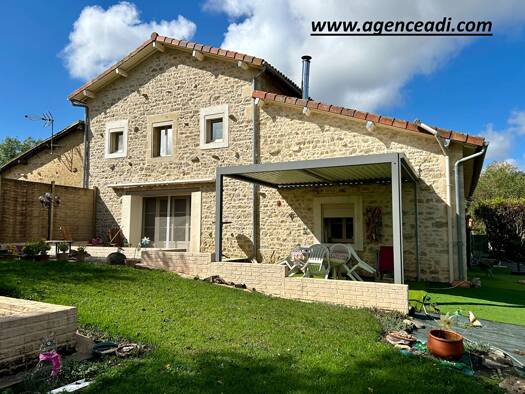 Maison à vendre 187 200 € 3 pièces 2 chambres 142 m² 3 319 m² de terrain Saint-Christophe-sur-Roc 79220