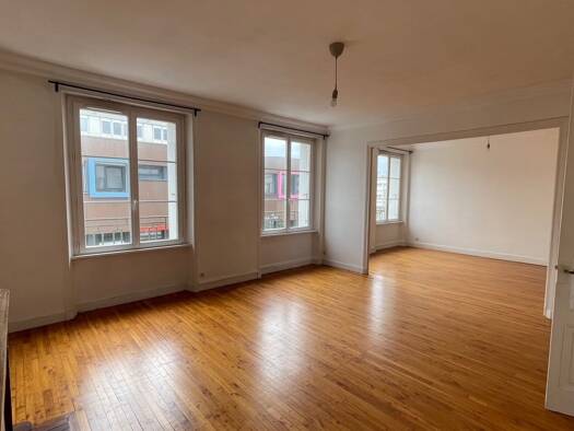 Appartement à louer 990 € 5 pièces 3 chambres 100 m² Étage 1/4 Centre Brest 29200
