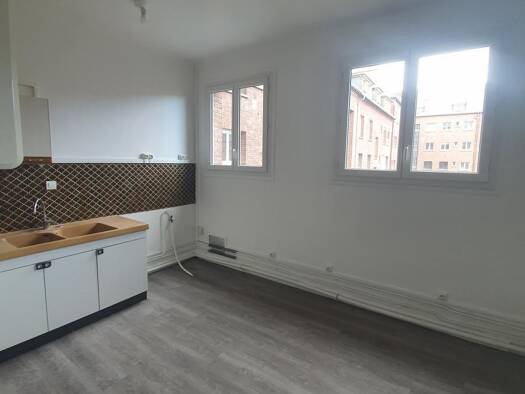 Appartement à louer 545 € 1 pièce 57,6 m² RDC Amiens 80000