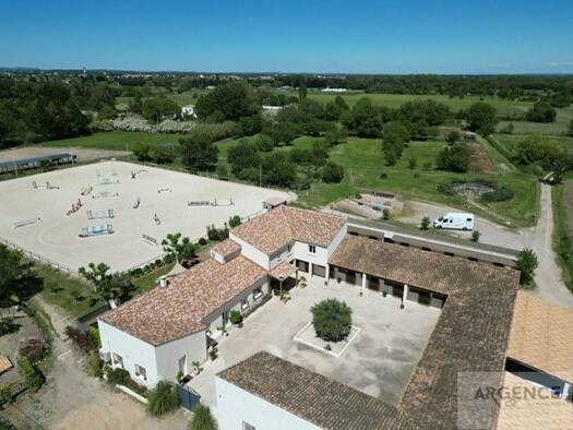Ferme équestre à vendre 1 790 000 € 30 255 m² de terrain Centre Ville Mauguio 34130