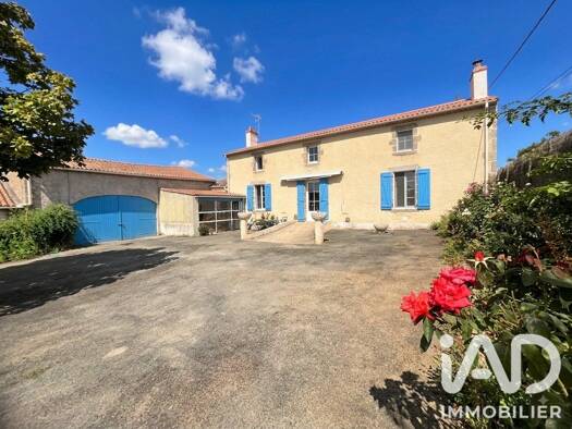 Maison à vendre 129 500 € 5 pièces 3 chambres 130 m² 5 620 m² de terrain Luché-Thouarsais 79330