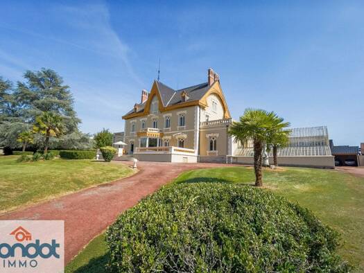 Château à vendre 1 200 000 € 9 pièces 3 chambres 359 m² 18 084 m² de terrain Montceau-les-Mines 71300
