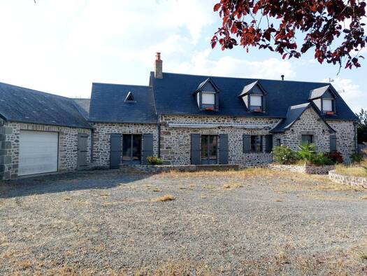 Maison à vendre 273 500 € 7 pièces 4 chambres 157 m² 9 134 m² de terrain Jublains 53160