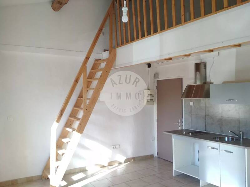 Maison à louer, 25m², NANS LES PINS