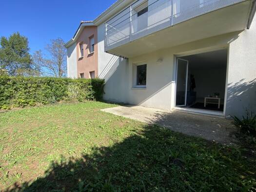 Appartement à louer 580 € 2 pièces 1 chambre 47 m² RDC Chantonnay 85110