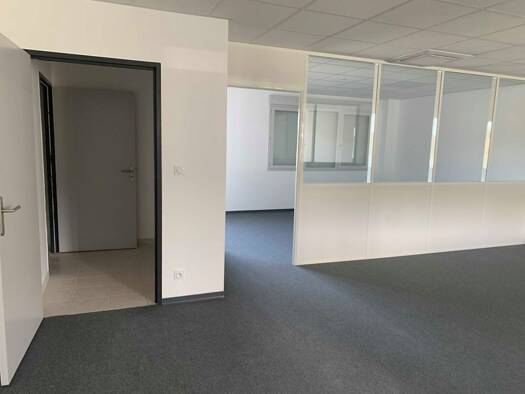 Local commercial à louer 950 € 91 m² de surface de vente Sanilhac 24660