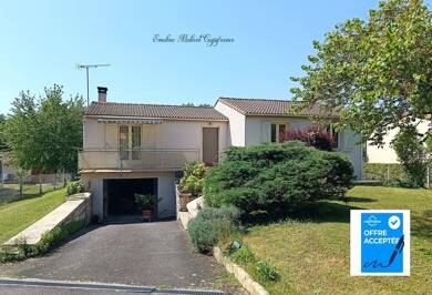 Maison de plain-pied à vendre 169 000 € 4 pièces 3 chambres 92 m² 1 886 m² de terrain Garat 16410