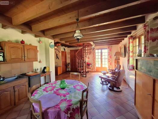 Maison à vendre 189 000 € 4 pièces 2 chambres 70 m² 1 307 m² de terrain Picherande 63113