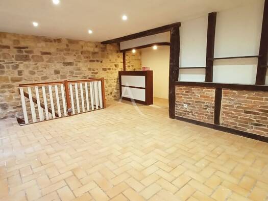 Local commercial à louer 1 000 € 90 m² de surface de vente Cordes-sur-Ciel 81170