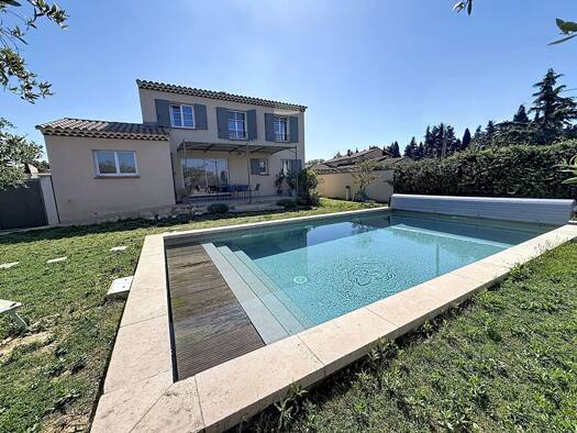 Maison à vendre 546 000 € 6 pièces 4 chambres 140 m² 557 m² de terrain Est Châteaurenard 13160