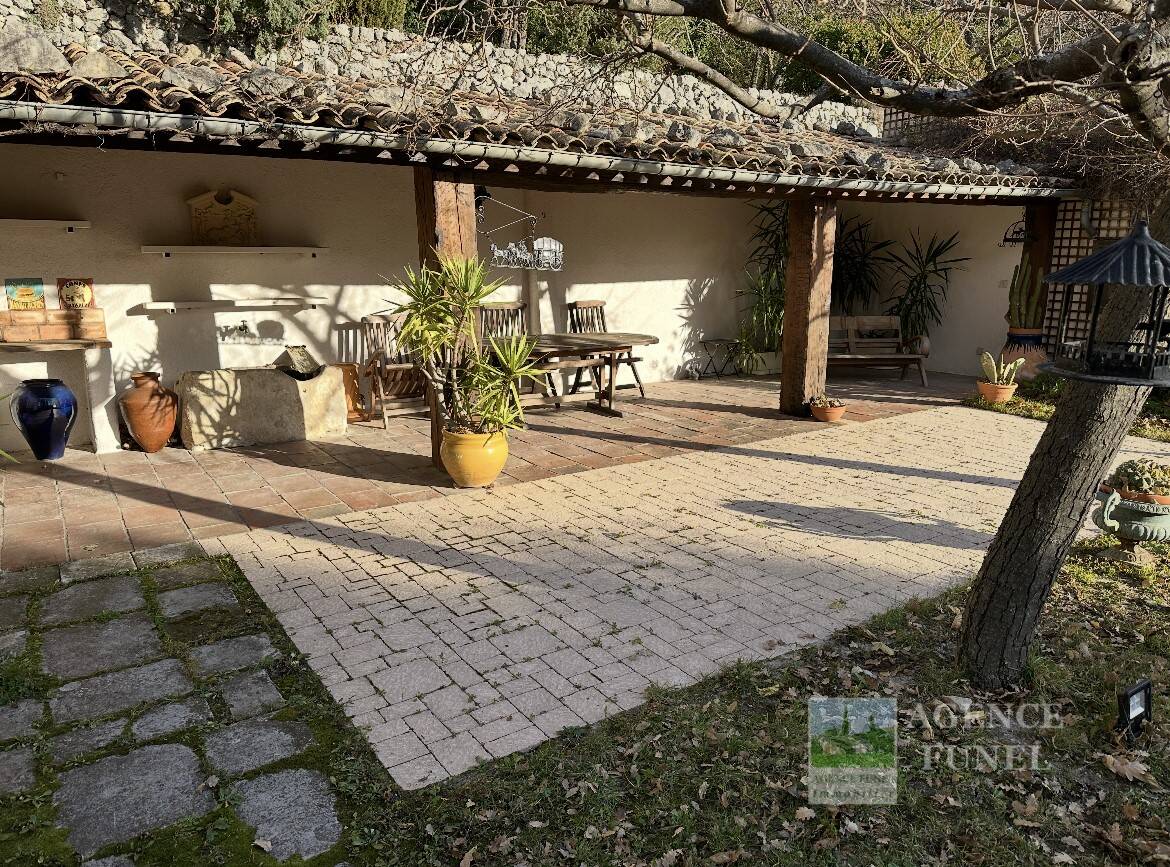 Maison à vendre, 150m², SAINT VALLIER DE THIEY