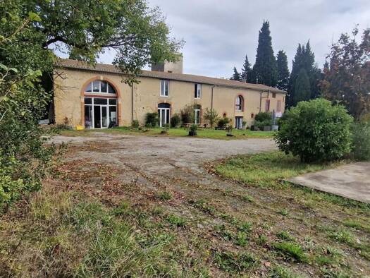 Maison à vendre 689 000 € 20 pièces 19 chambres 650 m² 8 800 m² de terrain Mas-Saintes-Puelles 11400
