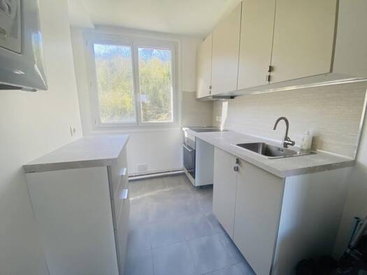 Appartement à louer 1 100 € 3 pièces 2 chambres 64 m² 3ème étage Haut du Domaine de la Vallée Mantes-la-Ville 78711