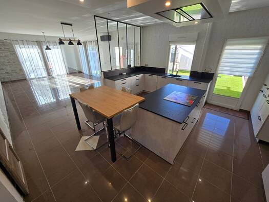 Appartement à vendre 260 000 € 4 pièces 3 chambres 149 m² RDC Croix Blanche Nord Saint-André-les-Vergers 10120