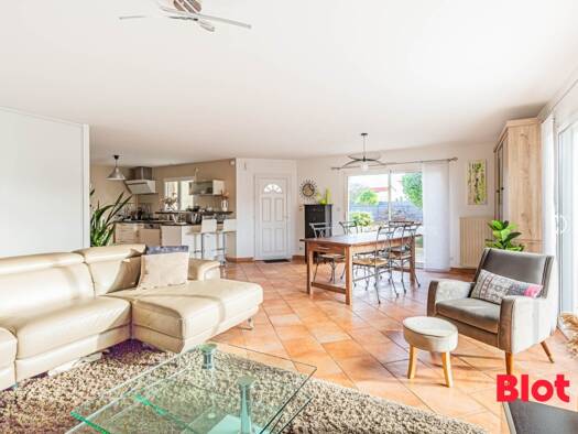 Maison de plain-pied à vendre 409 900 € 5 pièces 4 chambres 121,4 m² 710 m² de terrain Gorges 44190