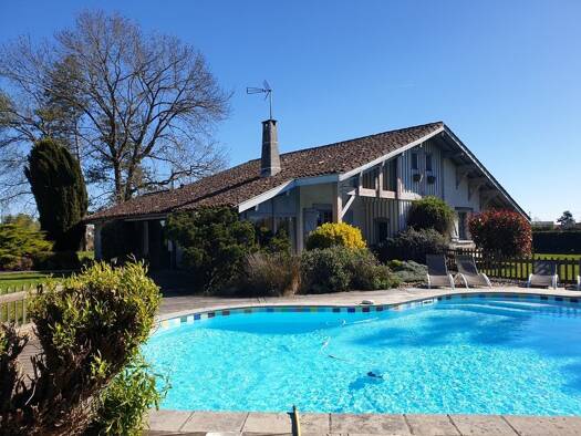 Maison à vendre 735 000 € 17 pièces 8 chambres 366 m² 46 926 m² de terrain Pondaurat 33190